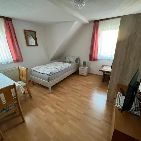 Gaestehaus Frankenhof 아파트 *